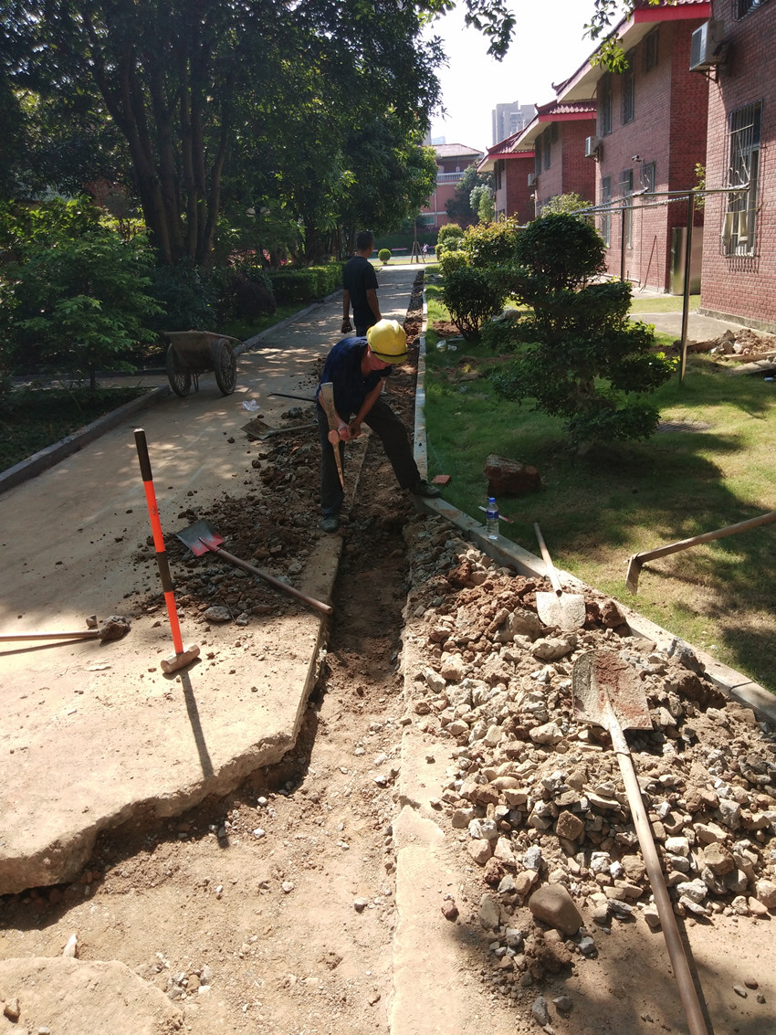 燃气管道管沟整理及夯实_副本.jpg 燃气管道管沟整理及夯实_副本.jpg